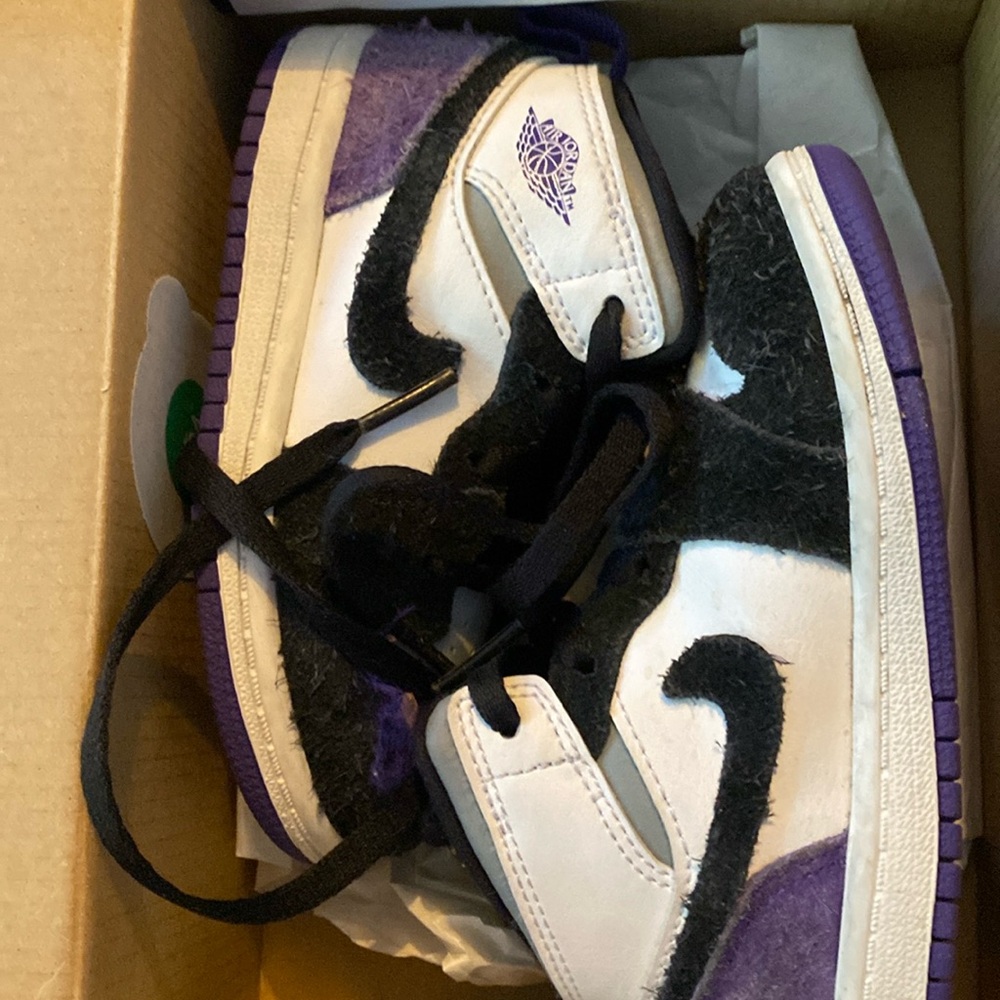 Jordan 1 mid SE (TE) size 8c in box gently worn